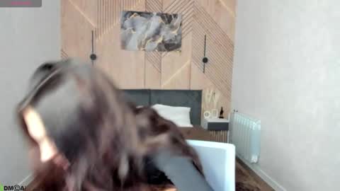 Snapshot of elise_robbie chatting on February 2026 01:05:02 AM Elise online show from February 2026 01:05:02 AM