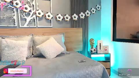 Elise Play Boobs online show from June 2026 02:44:02 PM