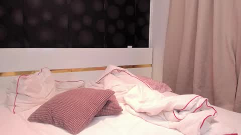 Elly online show from November 2025 09:48:02 PM