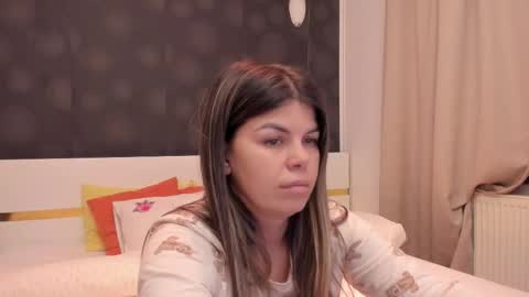 Snapshot of elisetyler89 chatting on January 2026 08:01:01 PM Elly online show from January 2026 08:01:01 PM