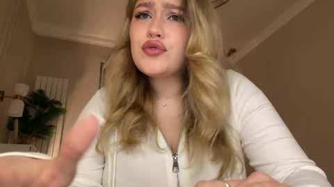 Stephanie online show from April 2026 08:17:01 PM