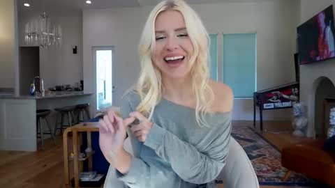 Snapshot of eliza_lizbethx chatting on November 2025 05:46:02 PM Liz online show from November 2025 05:46:02 PM