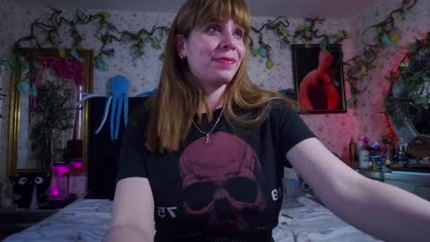 Elizabeth online show from February 2025 09:07:02 PM