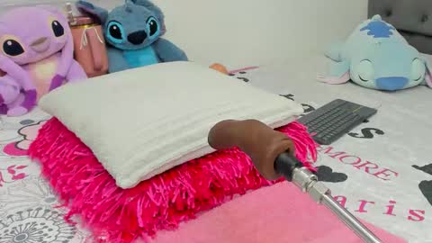 Snapshot of elizabeth_18_ chatting on November 2025 04:14:01 AM ELIZA online show from November 2025 04:14:01 AM