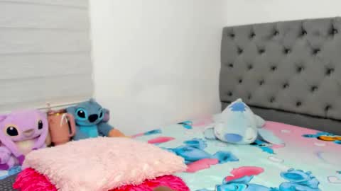 Snapshot of elizabeth_18_ chatting on November 2025 04:37:01 AM ELIZA online show from November 2025 04:37:01 AM