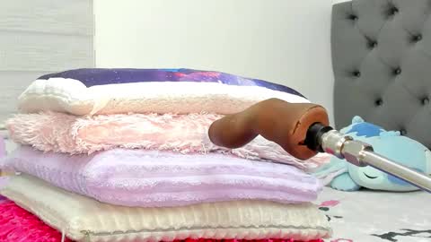 Snapshot of elizabeth_18_ chatting on February 2026 03:23:01 AM ELIZA online show from February 2026 03:23:01 AM