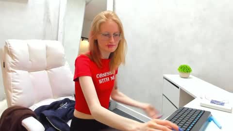 Snapshot of elizabeth_harpper chatting on March 2025 03:07:01 PM Elizabeth online show from March 2025 03:07:01 PM