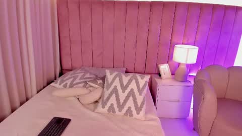 elizabeth_roche online show from June 2026 01:14:01 PM