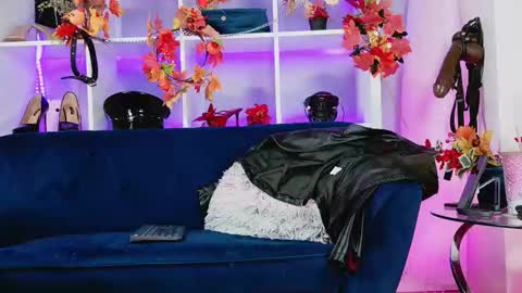 Snapshot of ella_kross chatting on September 2025 04:25:01 AM ella_kross online show from September 2025 04:25:01 AM