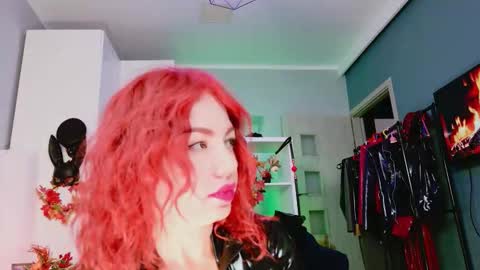 Snapshot of ella_kross chatting on October 2025 05:16:02 AM ella_kross online show from October 2025 05:16:02 AM