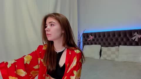 Snapshot of ella_mayers chatting on February 2025 04:41:02 AM Ella Mayers online show from February 2025 04:41:02 AM