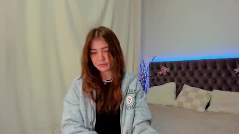 Snapshot of ella_mayers chatting on February 2025 04:42:02 AM Ella Mayers online show from February 2025 04:42:02 AM