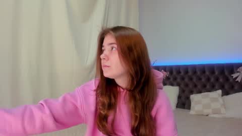 Snapshot of ella_mayers chatting on March 2025 09:43:02 PM Ella Mayers online show from March 2025 09:43:02 PM