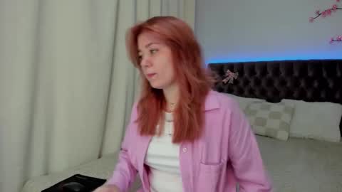 Snapshot of ella_mayers chatting on September 2025 12:27:02 PM Ella Mayers online show from September 2025 12:27:02 PM