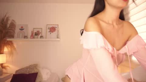 ELLA OWEN online show from October 2025 05:48:02 PM