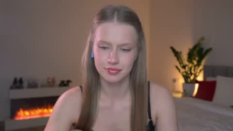 Ella online show from April 2026 06:21:01 PM