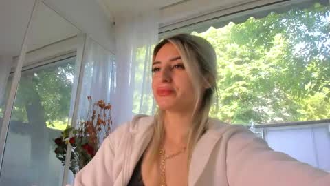 ella_vee online show from May 2026 05:47:01 AM
