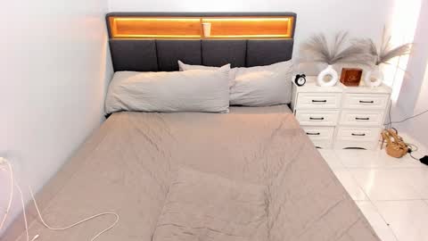 Snapshot of ellabrown_ chatting on February 2026 04:09:01 AM SINGLE PO online show from February 2026 04:09:01 AM