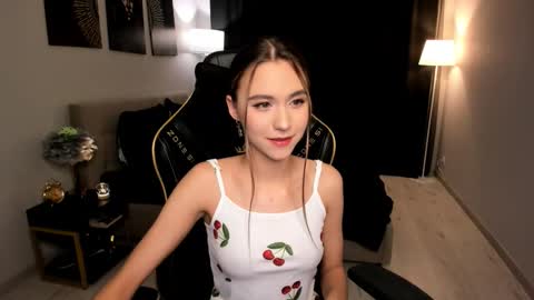 ellacurtis online show from March 2026 06:03:01 PM