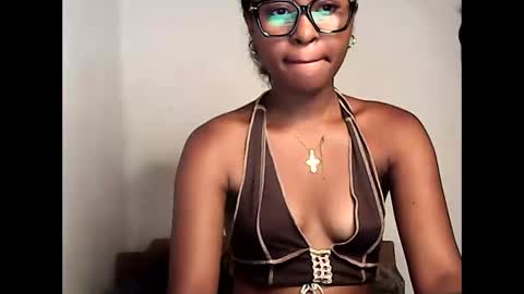 ellah245 online show from March 2026 09:21:02 AM