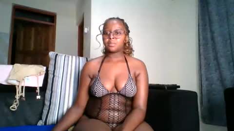 ellah-simone online show from May 2026 11:58:01 PM