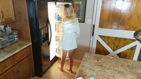 Snapshot of ellalowe chatting on April 2026 11:57:02 PM ellalowe online show from April 2026 11:57:02 PM