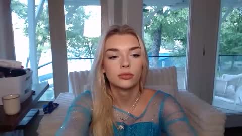 ellalowe online show from April 2026 11:24:01 PM