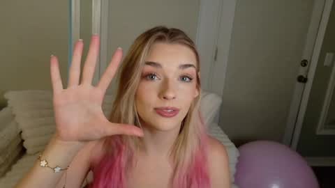 ellalowe online show from May 2026 10:28:01 PM