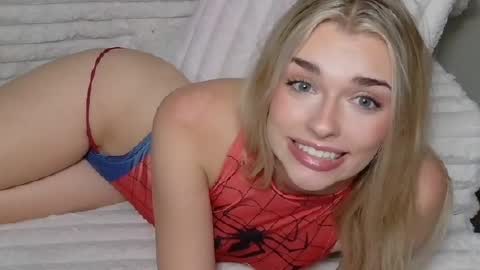 ellalowe online show from May 2026 11:12:01 PM