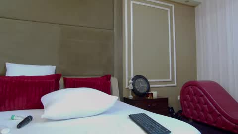 ellalux online show from May 2026 04:52:02 AM