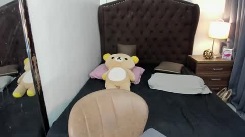 Snapshot of ellats_18 chatting on January 2025 09:39:02 AM Sophia online show from January 2025 09:39:02 AM