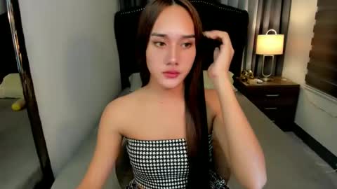 Snapshot of ellats_18 chatting on February 2025 07:00:01 PM Sophia online show from February 2025 07:00:01 PM