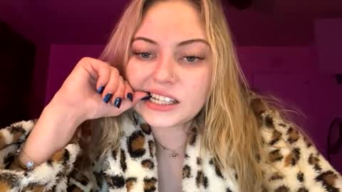 Snapshot of ellejess chatting on February 2026 02:54:01 AM ellejess online show from February 2026 02:54:01 AM