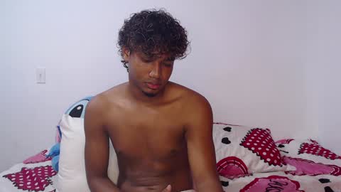 Snapshot of ellie_andy19 chatting on January 2025 06:59:01 AM kev dani online show from January 2025 06:59:01 AM