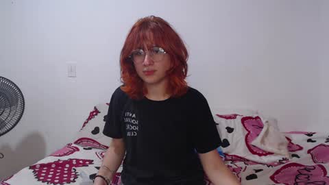 Snapshot of ellie_andy19 chatting on January 2025 04:44:01 AM kev dani online show from January 2025 04:44:01 AM