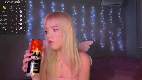 ellie online show from December 2025 07:42:02 PM