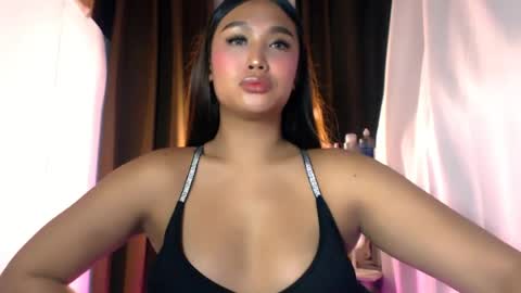 Snapshot of elliecummers chatting on July 2026 06:17:01 PM ellie online show from July 2026 06:17:01 PM
