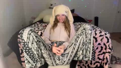 ellie online show from October 2025 02:03:02 AM