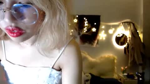 ellieyun online show from September 2025 01:04:01 PM