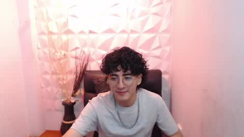 elliot_03 online show from June 2026 11:34:01 AM