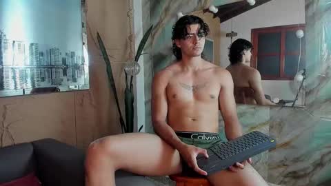 Snapshot of elliot_colton chatting on November 2025 08:12:01 PM Elloit Colton online show from November 2025 08:12:01 PM