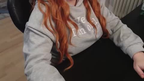 Elly online show from October 2025 07:37:01 PM