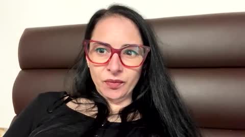 Snapshot of ellyadavis chatting on November 2025 06:56:02 AM ellyadavis online show from November 2025 06:56:02 AM