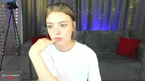 Snapshot of ellyford chatting on January 2025 11:26:01 AM Elly online show from January 2025 11:26:01 AM