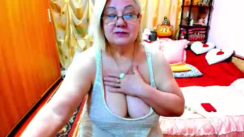 Snapshot of ellyhot53 chatting on October 2025 03:54:01 PM ellyhot53 online show from October 2025 03:54:01 PM