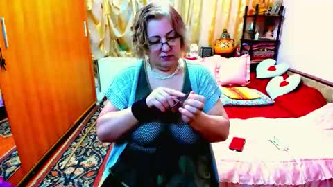 Snapshot of ellyhot53 chatting on December 2025 03:41:02 PM ellyhot53 online show from December 2025 03:41:02 PM