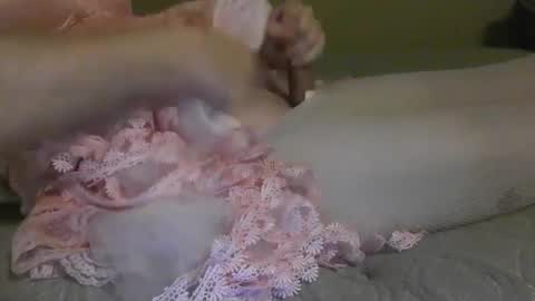 Snapshot of ellyjellybean chatting on October 2025 06:24:01 AM ellyjellybean online show from October 2025 06:24:01 AM