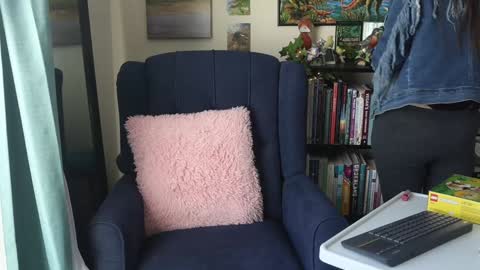 Elly Naomi online show from January 2025 04:15:01 PM