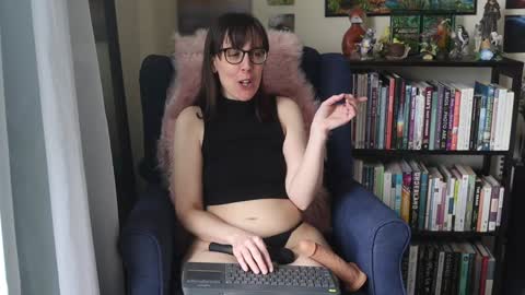 Elly Naomi online show from February 2025 07:38:02 PM