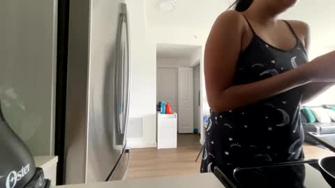 Snapshot of ellysooo chatting on September 2025 02:40:02 PM Elly online show from September 2025 02:40:02 PM